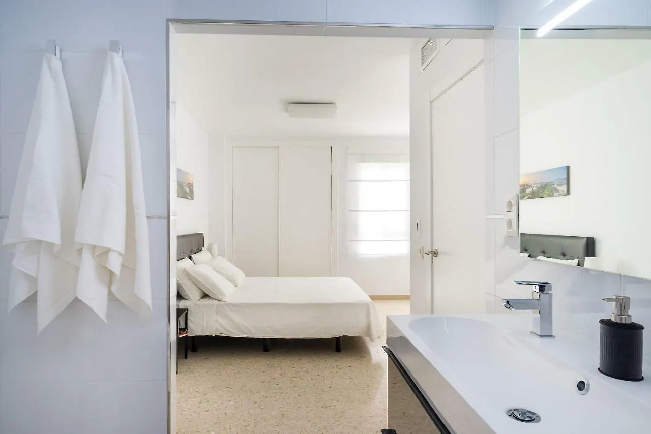 Arcos Beach Infostays - Free Parking Málaga Appartement
