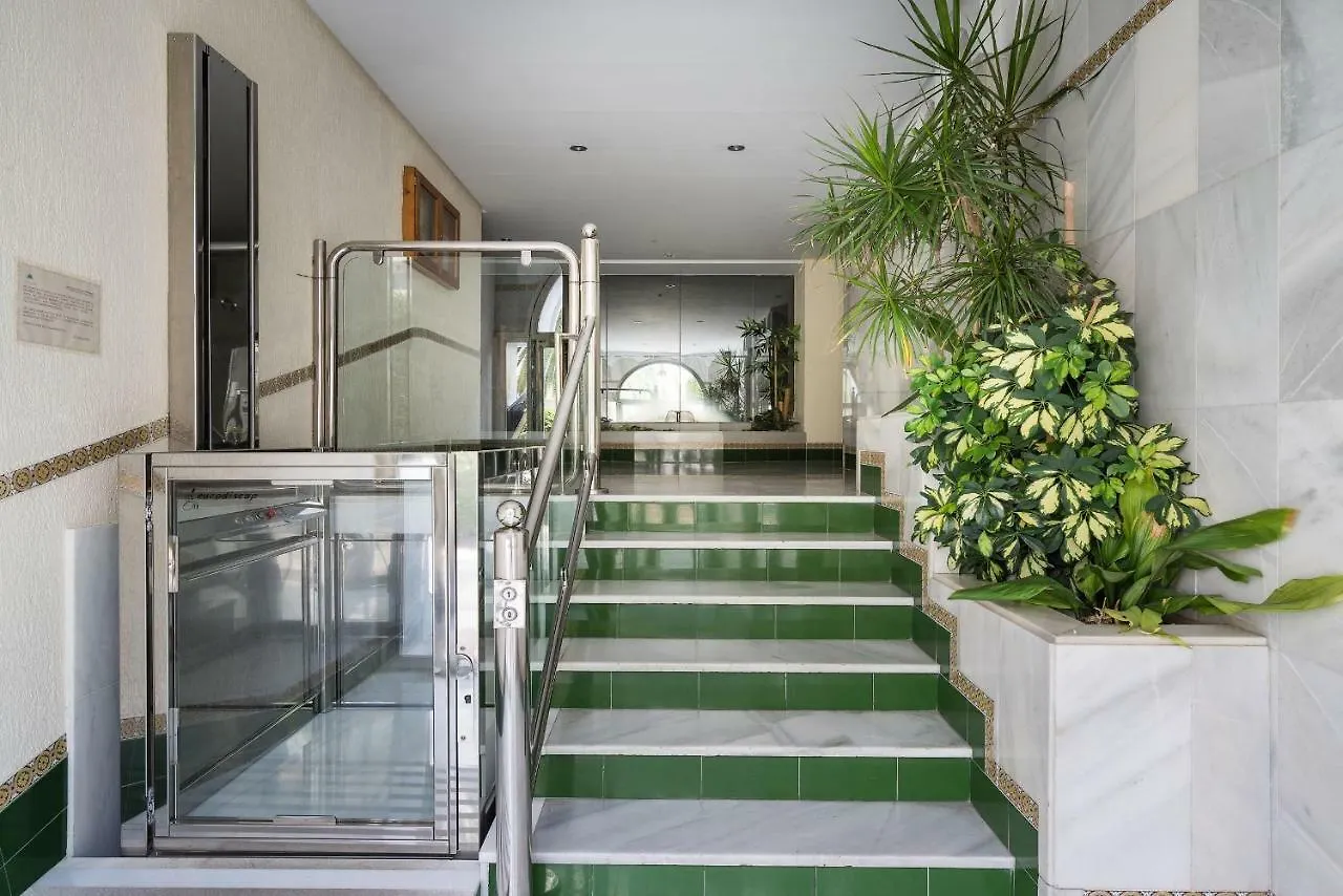 Arcos Beach Infostays - Free Parking Malaga Apartment